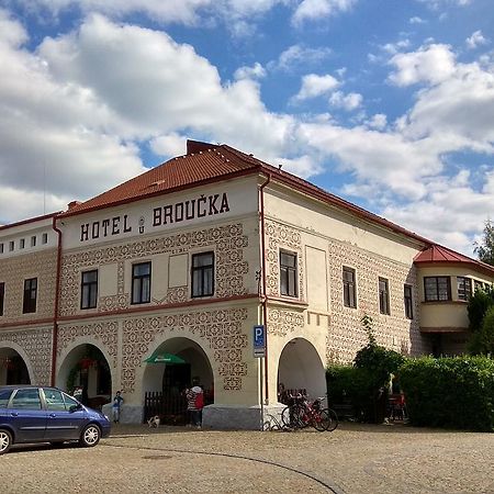 Hotel U Broucka Нове-Место-над-Метуйи Экстерьер фото