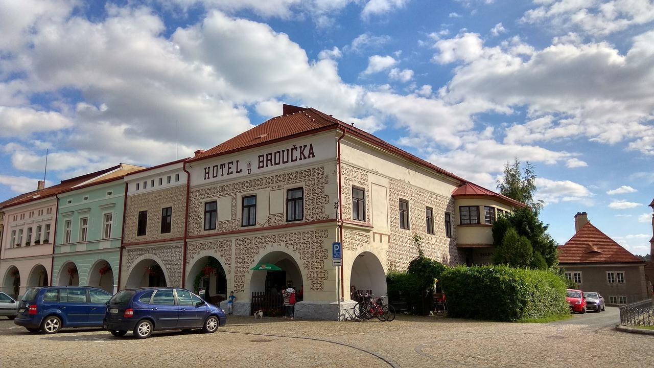 Hotel U Broucka Нове-Место-над-Метуйи Экстерьер фото